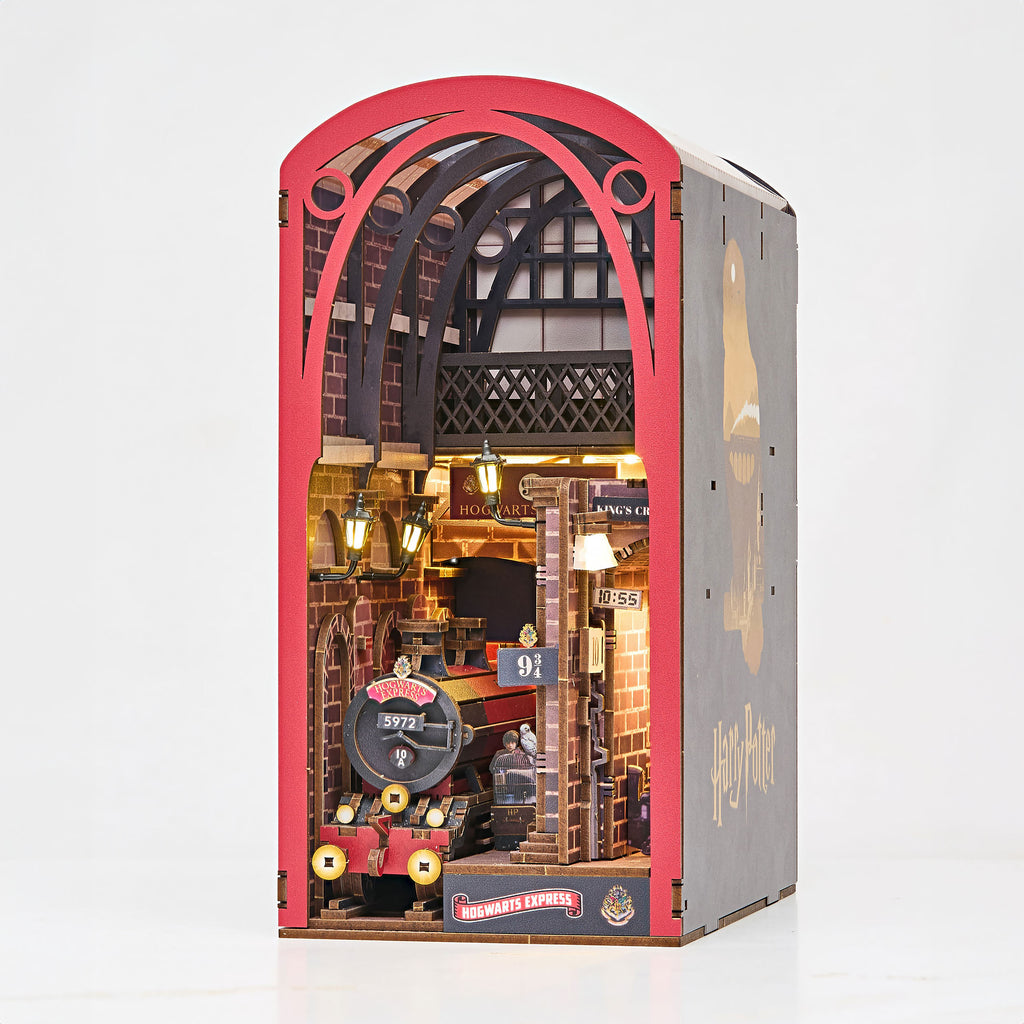 Image produit Harry Potter – Maquette en bois Hogwarts Express Book Nook