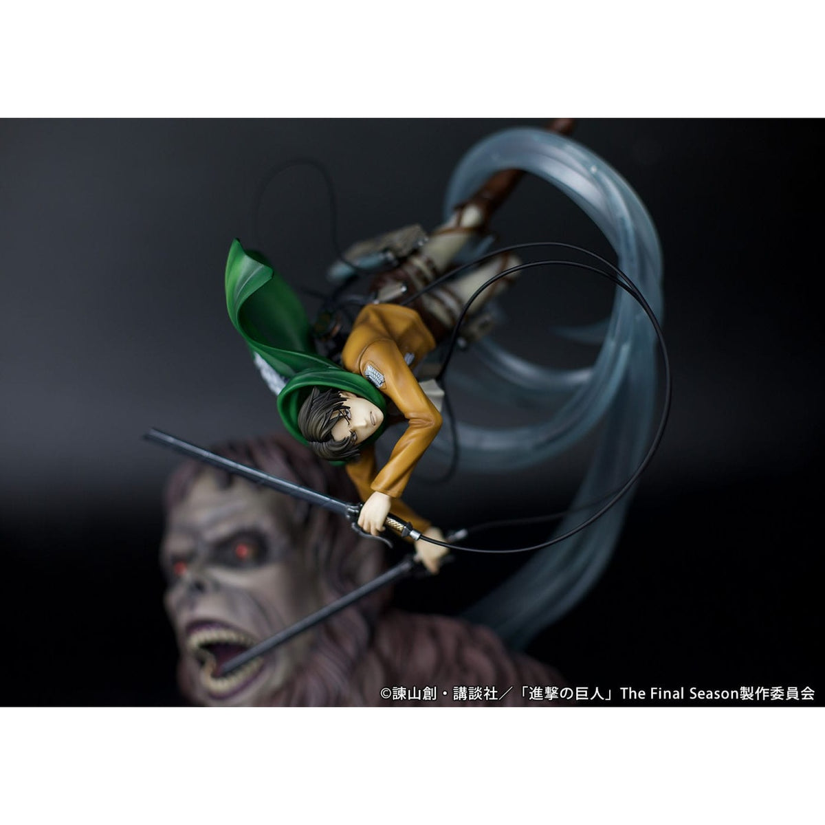 Produktbild Attack on Titan PVC Statue 1/7 Levi vs Beast Titan Ver. 28 cm