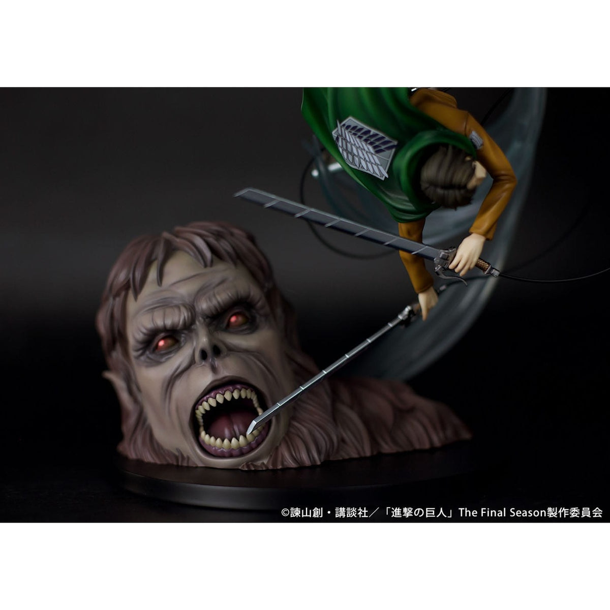 Produktbild Attack on Titan PVC Statue 1/7 Levi vs Beast Titan Ver. 28 cm