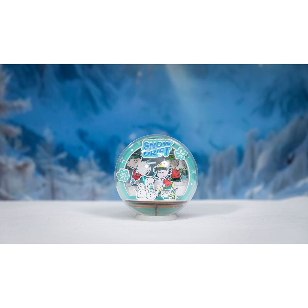 Image produit Les Peanuts Puremind Maquette Wooden Theater Globe Snow Drift