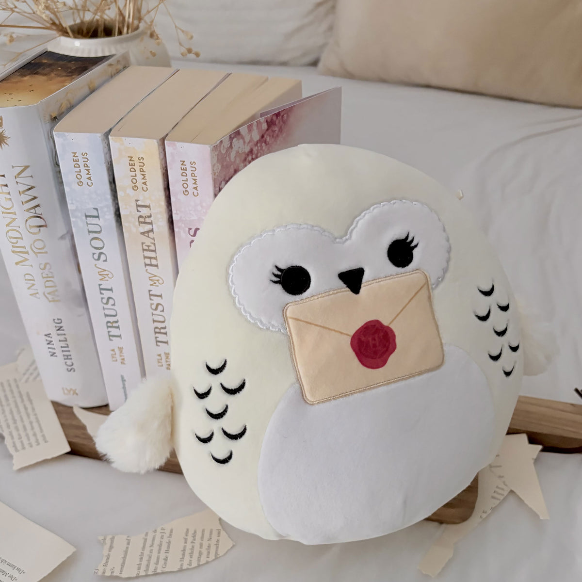 Productafbeelding Hedwig met Zweinstein brief Squishmallows pluchen figuur - Harry Potter