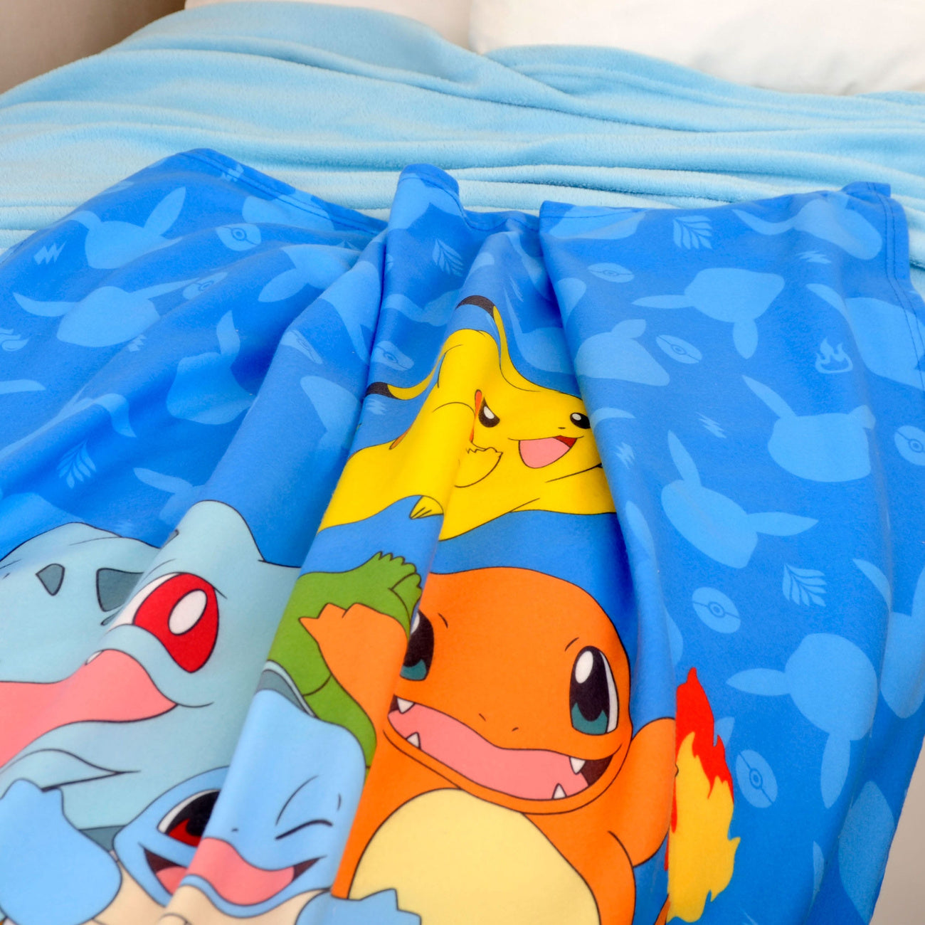 Produktbild Pokémon Flanell-Fleecedecke Starter Pokémon 130 x 160 cm
