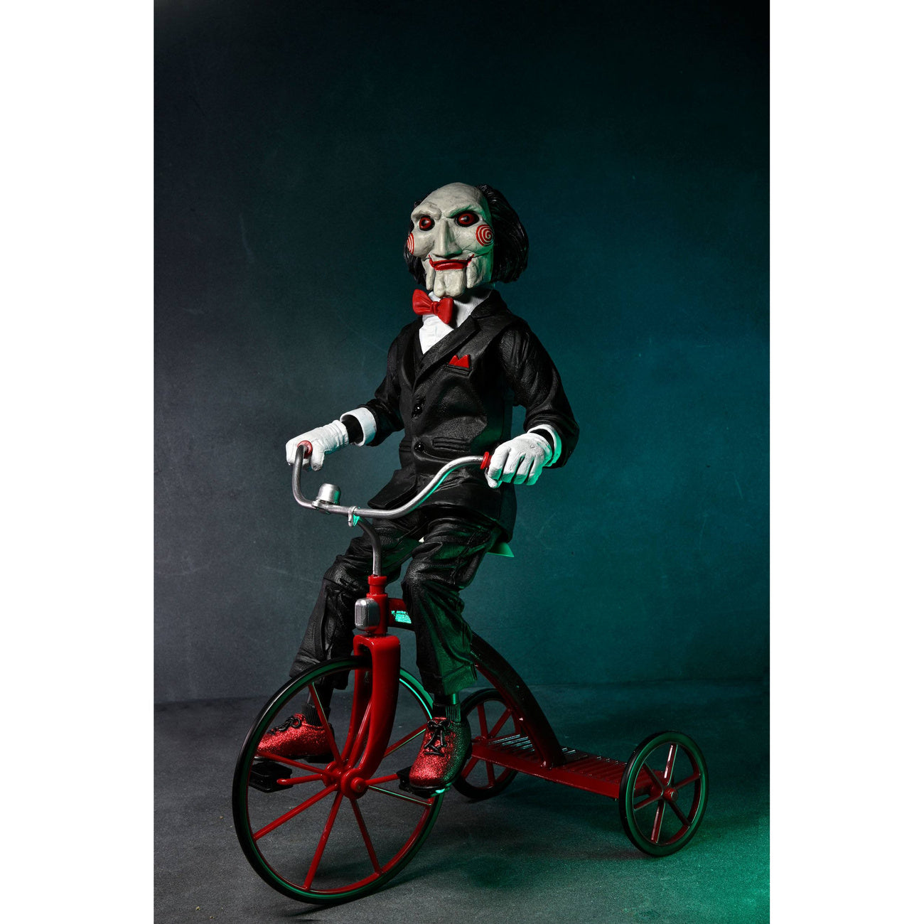 Image produit Figurine articulée Saw avec son Billy sur tricycle 30 cm