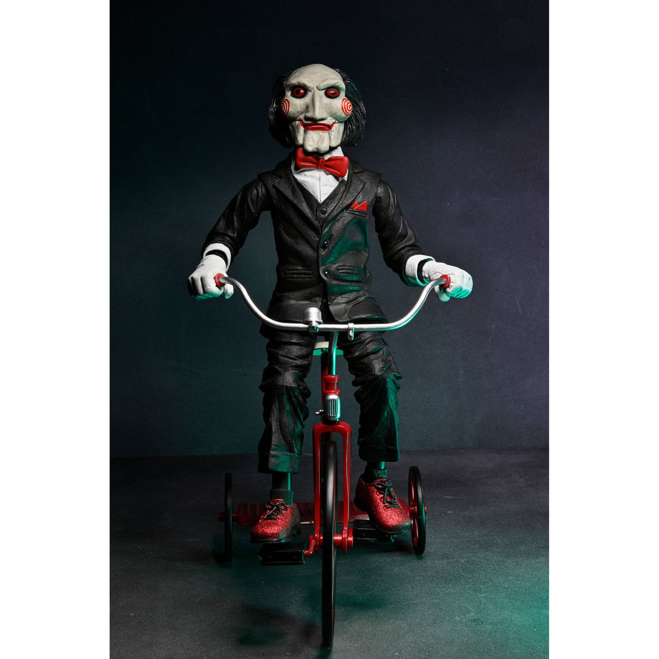 Image produit Figurine articulée Saw avec son Billy sur tricycle 30 cm