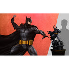 Image produit DC Comics Maquette 1/4 Batman (Édition noire et grise) 66 cm