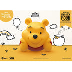 Image produit Winnie l'Ourson Petite tirelire en vinyle Winnie allongé 17 cm