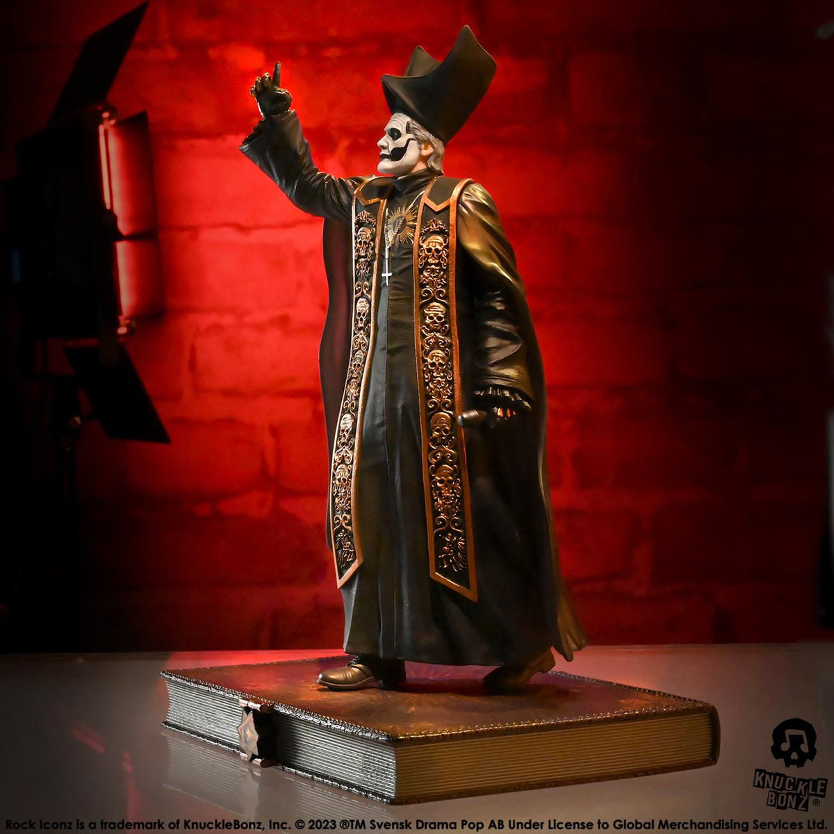 Produktbild Ghost Rock Iconz Statue 1/9 Papa Emeritus IV (Black Robes)