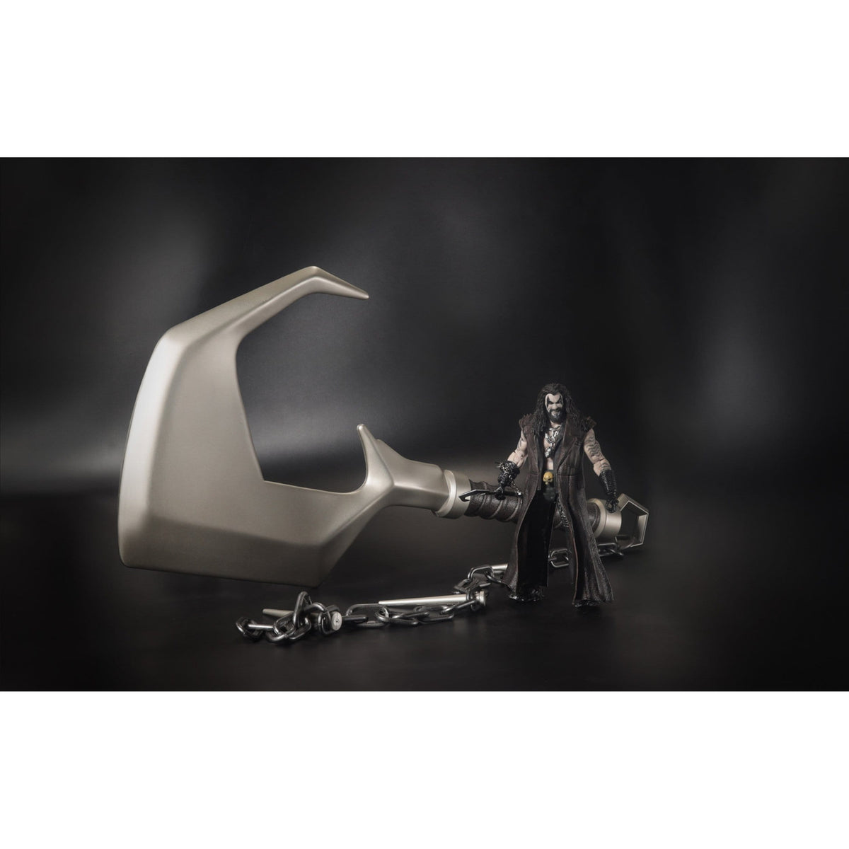 Produktbild DC Direct 1/1 Prop-Replik Lobos Hook (Supergirl Movie)