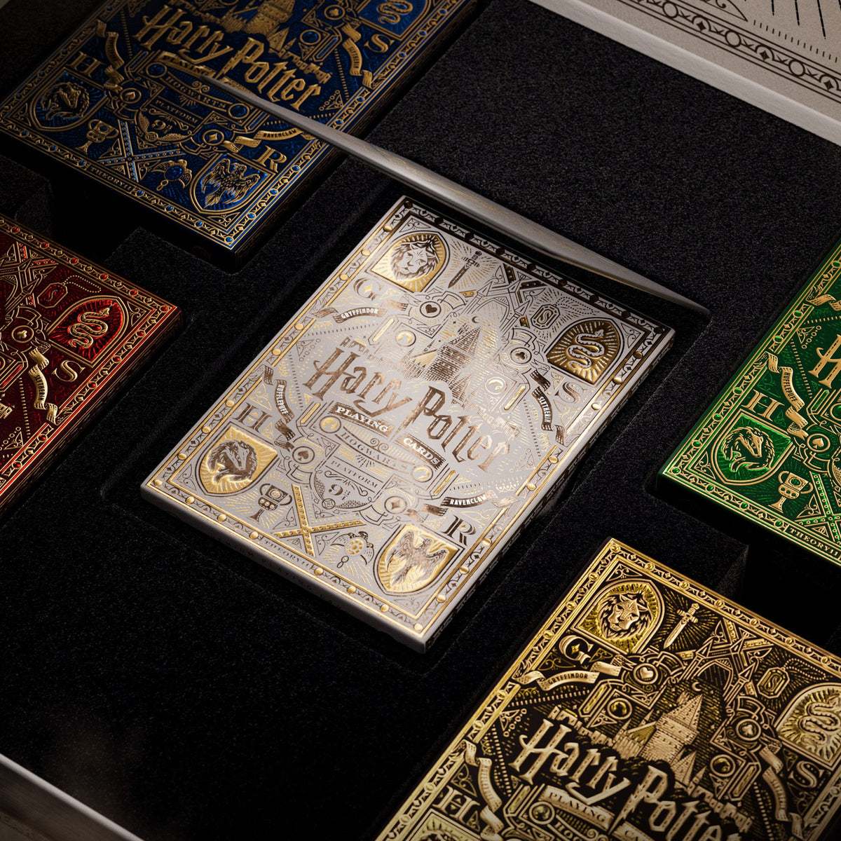 Produktbild Harry Potter Spielkarten Box Set (5 Decks)